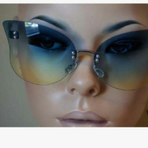 Sunglasses - Picture 3 of 4